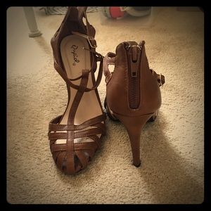 Brown strappy sandal